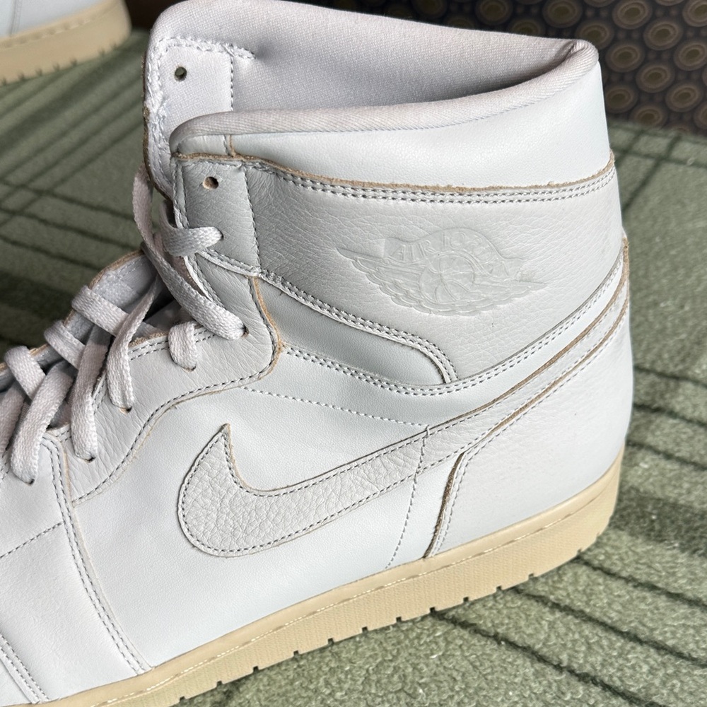 Nike Men’s size 17 Cream High-Top Sneakers